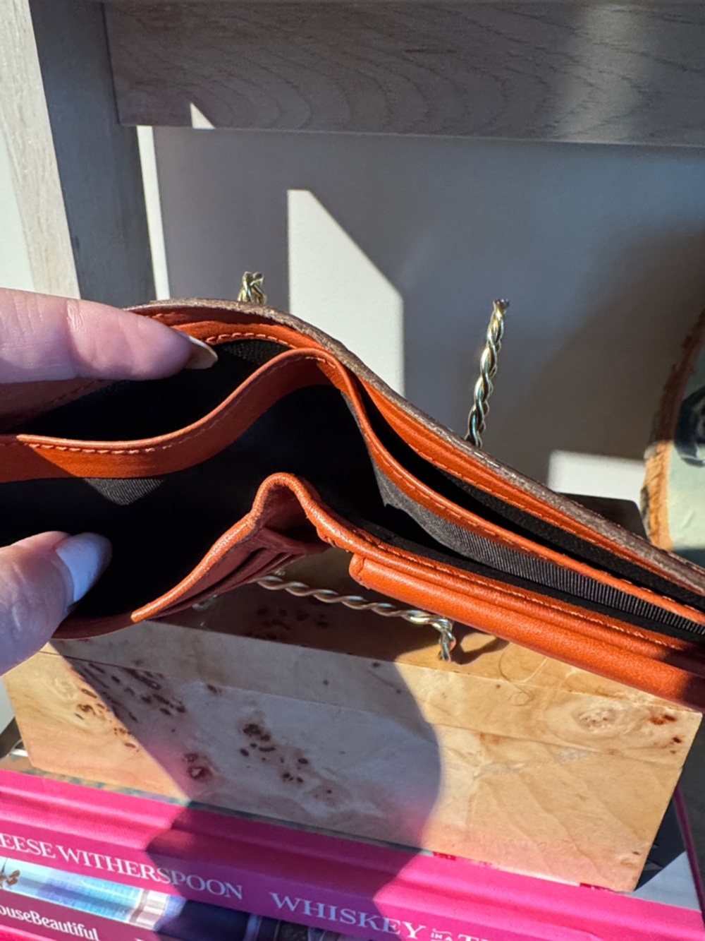 Vintage Gucci Brown Embossed Leather Bifold Wallet - Picture 6 of 7